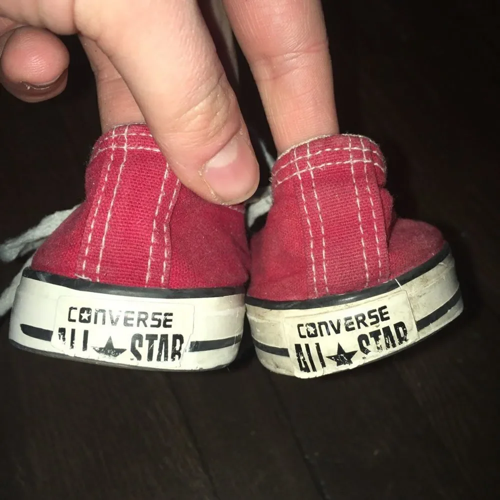 Converse red low top sneakers 2Y/3.5W